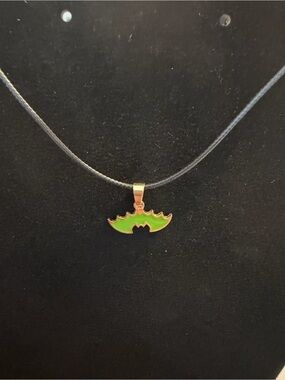 🎃New🎃Green Enamel Bat Pendant Necklace